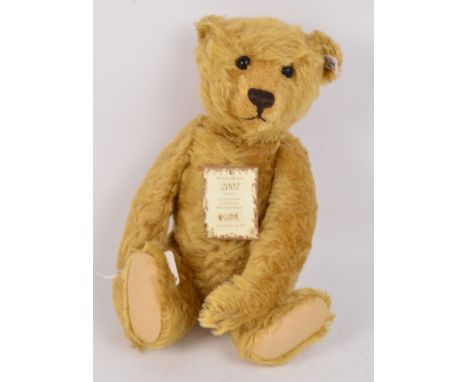 A boxed British Collectors' 2002 Steiff teddy bear no.660726, with numbered white and black tag to ear, with honey golden fur