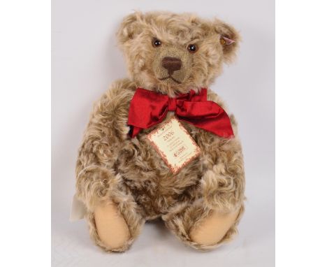 A boxed British Collectors' 2006 Steiff teddy bear no.662218 "Old Brown Bear", with numbered white and red tag to ear, with c