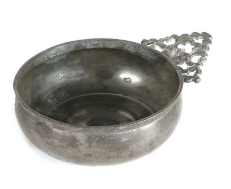 An early 18th century pewter porringer, English, circa 1700-30Having a booged bowl with bossed well, Michaelis type 15 ear (p