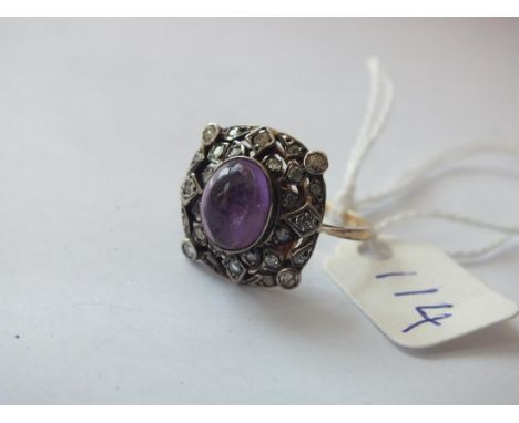 15CT GOLD DIAMOND AND CABOCHON  amethyst set ring approx size M     