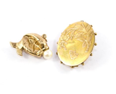 A locket back brooch and a fish with a pearl in its mouth