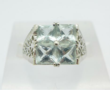 A 9ct white gold ring, 3g, M