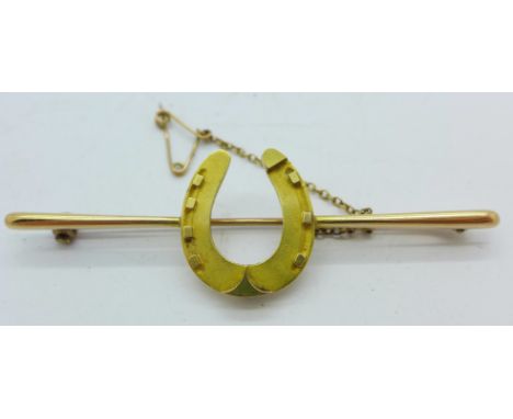 A 15ct gold horseshoe bar brooch, 8.5g, width of horseshoe 18mm