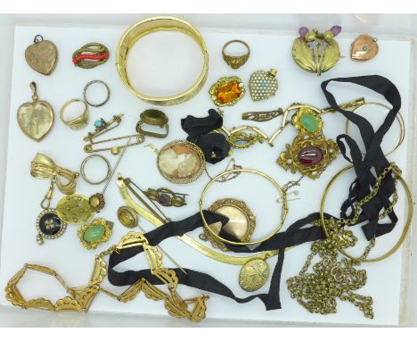 A hallmarked 9ct gold, heart shaped photograph pendant, a/f, an 8ct gold ring marked 333, 3.6g, other gilt metal jewellery in
