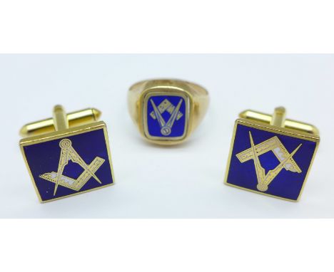 A 9ct gold Masonic swivel ring and a pair of plated cufflinks, ring 4.7g, R