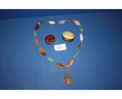 Two small Agate Patch Pots and an Agate necklace.