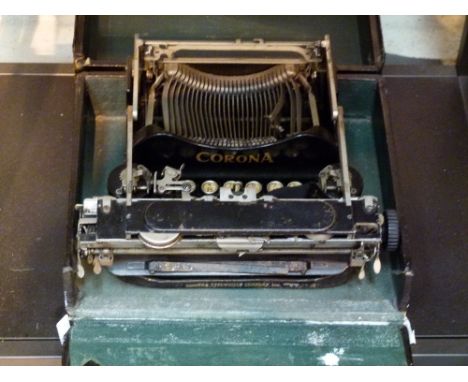 CORONA TYPEWRITER. Vintage Corona portable typewriter