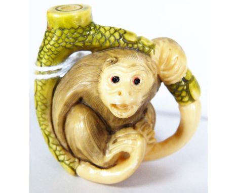 MONKEY TALON NETSUKE. Ivory monkey in talon netsuke, H: 4 cm