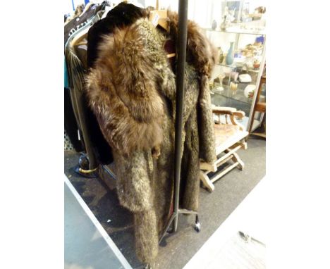 TISSAVEL FULL LENGTH FUR. Faux fur coat