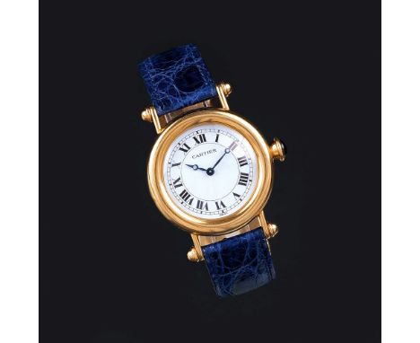 Cartier. Damen-Armbanduhr 'Diabolo'. Um 1990. 18 kt. GG, gest. Handaufzug. Weißes Zifferblatt, schwarze röm. Ziffern, Blauzei