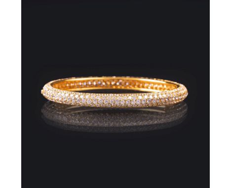 Cartier. Brillant-Armreif 'Etincelle'. 18 kt. GG, gest., MZ: 'Cartier Paris', undeutl. num. 42724. Umlaufend in Pavéfassung 4