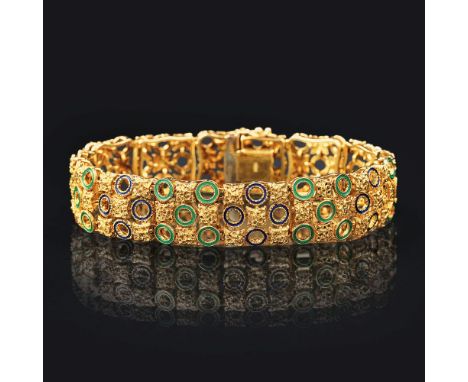 Gold-Armband mit Emaille-Dekor. 14 kt. GG, gest., reliefiert. Durchbrochen gearbeitete, quadratische Glieder mit grünen und b