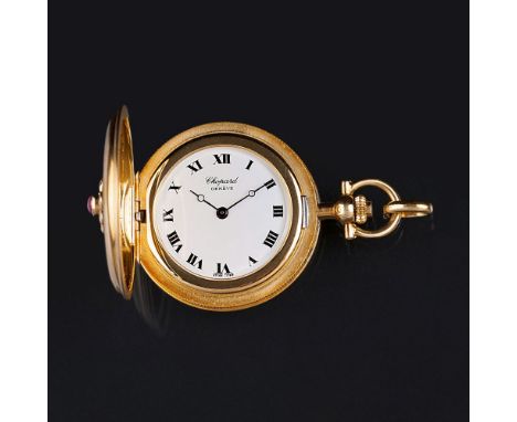 Chopard. Damen-Taschenuhr mit Rubin- und Brillant-Besatz. 18 kt. GG, gest. Außen 1 Rubin-Cabochon und 8 Kleinstdiam. im 8/8-S