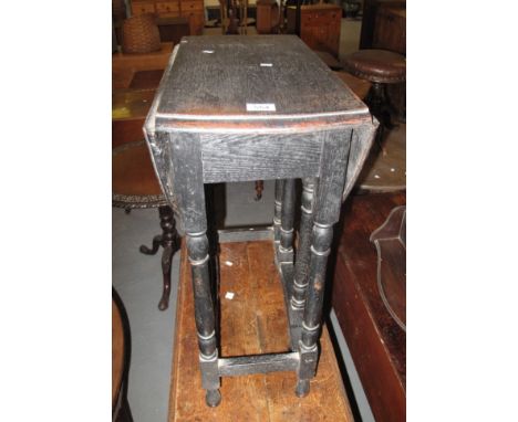 Small stained oak gate leg table. (B.P. 24% incl. VAT)