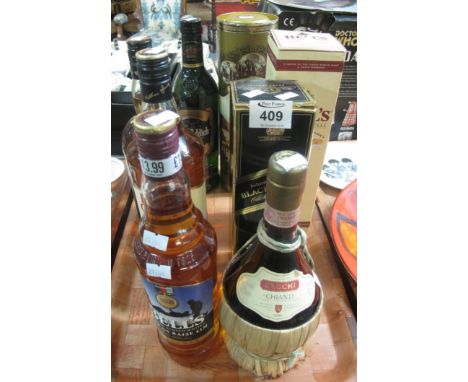 Tray of assorted whiskies to include; Bell's, Famous Grouse, Glenfiddich, Whyte & Mackay Glasgow special, Johnnie Walker blac