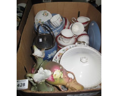 Box of assorted china to include; Wedgwood Jasperware items; bowl, plate, jug, lidded pot etc, Aynsley 'Durham' part tea serv