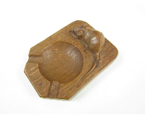 A Robert 'Mouseman' Thompson carved oak ashtray, 10 cm 