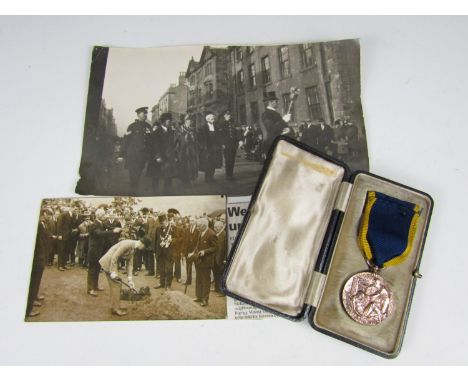 An Edward Medal, second class, awarded for bravery in the aftermath of the Wellington Pit mine disaster at Whitehaven, Cumbri