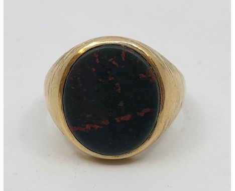A 9ct. gold bloodstone signet ring, size UK S. (gross weight 8.1g)   