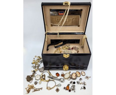 A Winegartens 9ct. gold ladies' wrist watch, manual movement, having signed square Arabic numeral dial , 14.5mm wide 9ct. gol