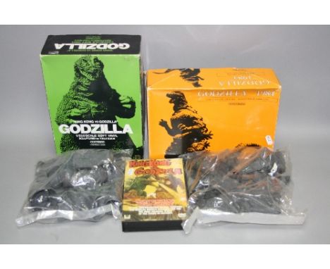 TWO BOXED UNBUILT KAIYODO GODZILLA SOFT VINYL CONSTRUCTION KITS, 'Godzilla 1984' 1/400 scale and 'King Kong V Godzilla' 1/250