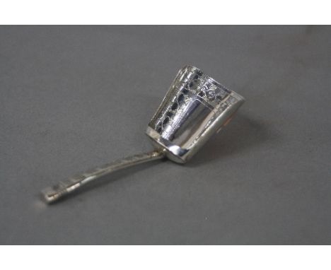 A GEORGE III SILVER CADDY SPOON, engraved decoration to the handle and scoop shaped bowl, makers mark JI, Birmingham 1818