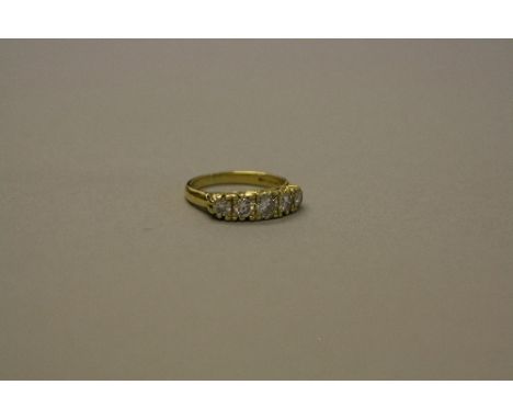 A MODERN YELLOW GOLD DIAMOND HALF HOOP RING, carved scroll design sides and shoulders, five modern brilliant cut diamonds gra