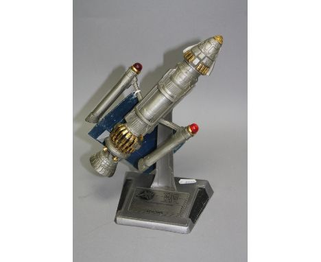 AN UNBOXED FRANKLIN MINT STAR TREK FIRST CONTACT PHOENIX SHIP PEWTER MODEL, signature edition sculpture by John Eaves, signat