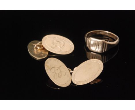 A pair of 9ct gentleman's oval cufflinks with engine turned border decoration together with a 9ct monogrammed signet ring, ri