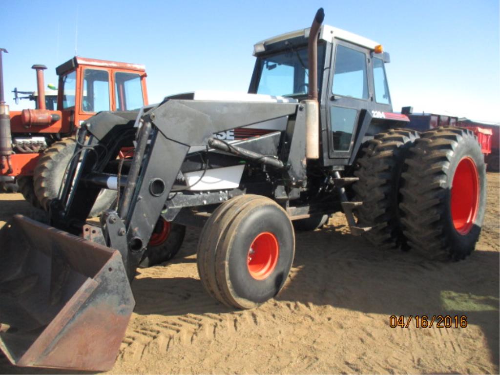 2394 Case IH Tractor w/Loader & Bucket 1000PTO 20.8X38 Duals, 8898hrs