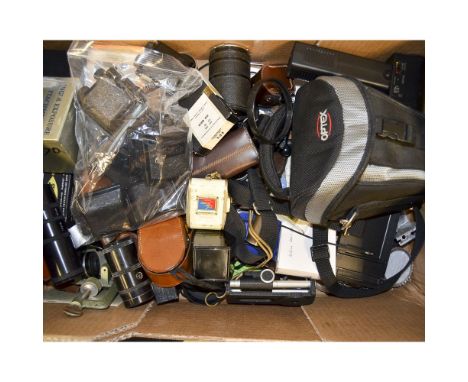 A Tray of Camera Accessories, including a set of Periflex extension tubes, a Zeiss Ikon 427 Viewfinder, Rolleinar viewing len