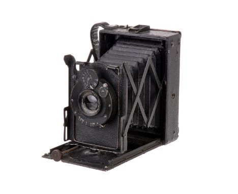 An Adams & Co. Vesta Camera, 3.5x2.5”, serial no. 651, with Ross Compound Homocentric f/6.8 4¼” lens, body, G, lens, VG, shut