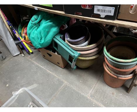 Quantity of gardening items to include hose reel with hose, watering cans, garden kneelers, planters to include terracotta, 2
