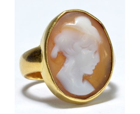 A yellow metal cameo ring, the oval shell cameo depicting the bust of a lady, size K, approx 7.6g.