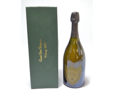 A boxed bottle of vintage 1990 cuvée Dom Péringnon champagne, 75cl.