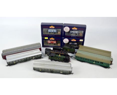 A quantity of 00 gauge model locomotives, cars and wagons including a Bachmann 32-135 'GWR 5531' locomotive in green livery, 