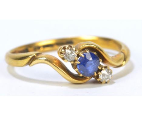 An 18ct yellow gold three stone dress ring, ring size R, approx 3.5g.