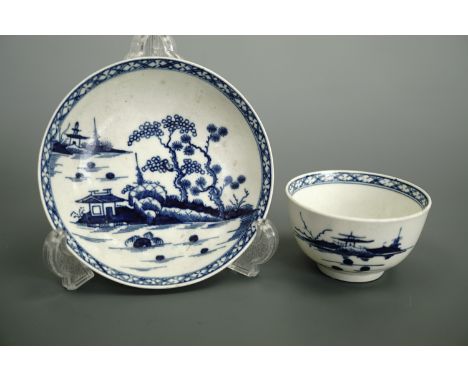 A George III Caughley / Worcester blue-and-white porcelain tea bowl and saucer, late 18th Century, (hairline crack to saucer)