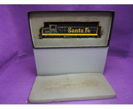 A Hallmark Models HO scale Santa Fe locomotive 4294, boxed GP 15-1