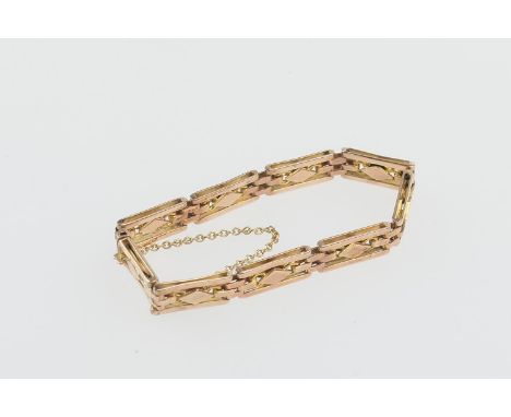 9ct gold fancy gate link bracelet, with safety chain, length approx. 15cm, weight approx. 15.5g (NB: Condition is NOT noted i
