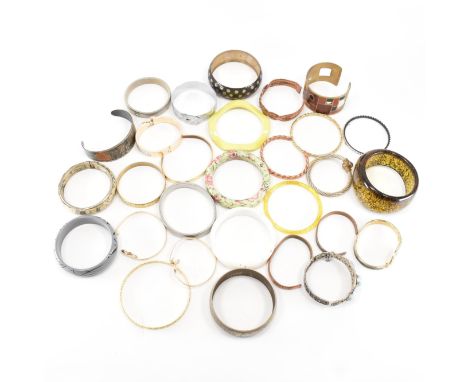 An assorted collection of bangle bracelets. The lot to include; enamel, gold tone yellow metal, silver tone white metal, plas