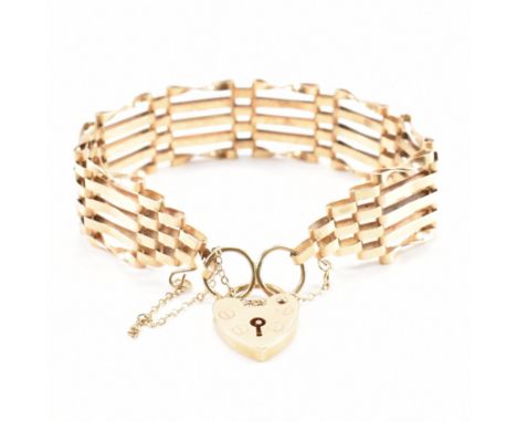A hallmarked 9ct gold gate link bracelet. The bracelet having a heart padlock clasp. Hallmarked London 1979. Measures 6 inche