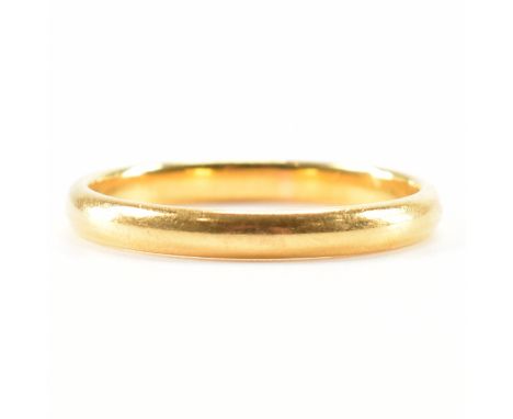 A hallmarked 22ct yellow gold wedding band ring. The ring of D form, hallmarked for Birmingham 1946, makers marks for H.A. To