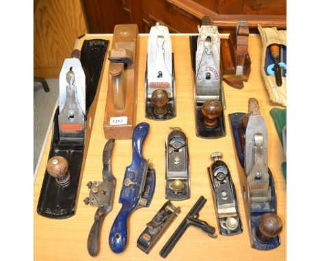 Wood working tools - A Miller;s Falls No.15 jack plane, double jointed lever cap patent 1822520, 2 1/4" Miller's Falls iron; 