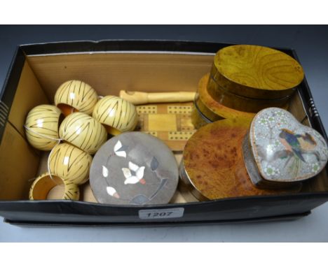 Boxes and Objects - a Tunbridge inlaid cribbage board; a trio of oval boxes; napkin rings; etc. 