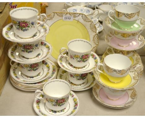 Teaware - a Staffordshire Elizabethan Jamain pattern set of six teacups, saucers and side plates; a six setting tea service, 