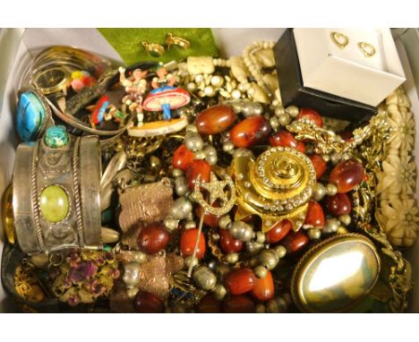 Costume jewellery, mainly 1930's to 1960's, including brooches, bracelets, earings and beads. 