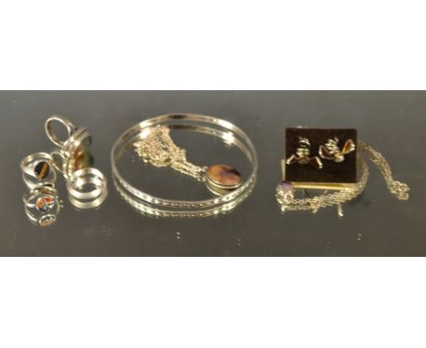 Silver jewellery- 2 Blue John pendants, agate rings, slave bangle, etc. 