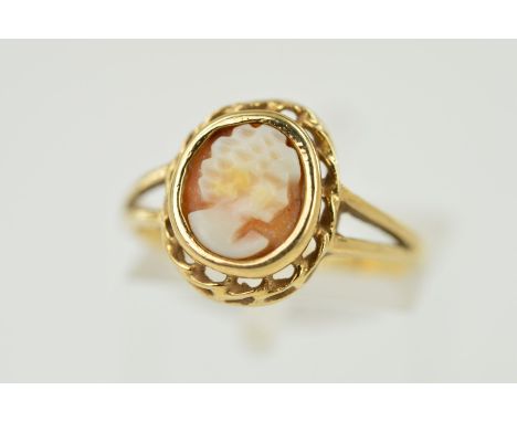 A 9CT GOLD CAMEO RING, shell cameo depicting a maiden in profile, ring size L1/2, hallmarked 9ct gold, approximate gross weig