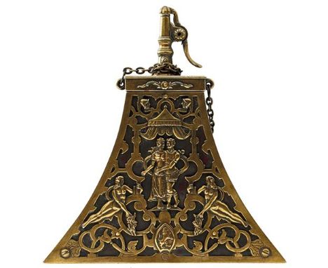 A 17TH CENTURY STYLE ITALIAN BRASS MUSKETEER'S FLASK, the incurved triangular form pierced brass body decorated with classica